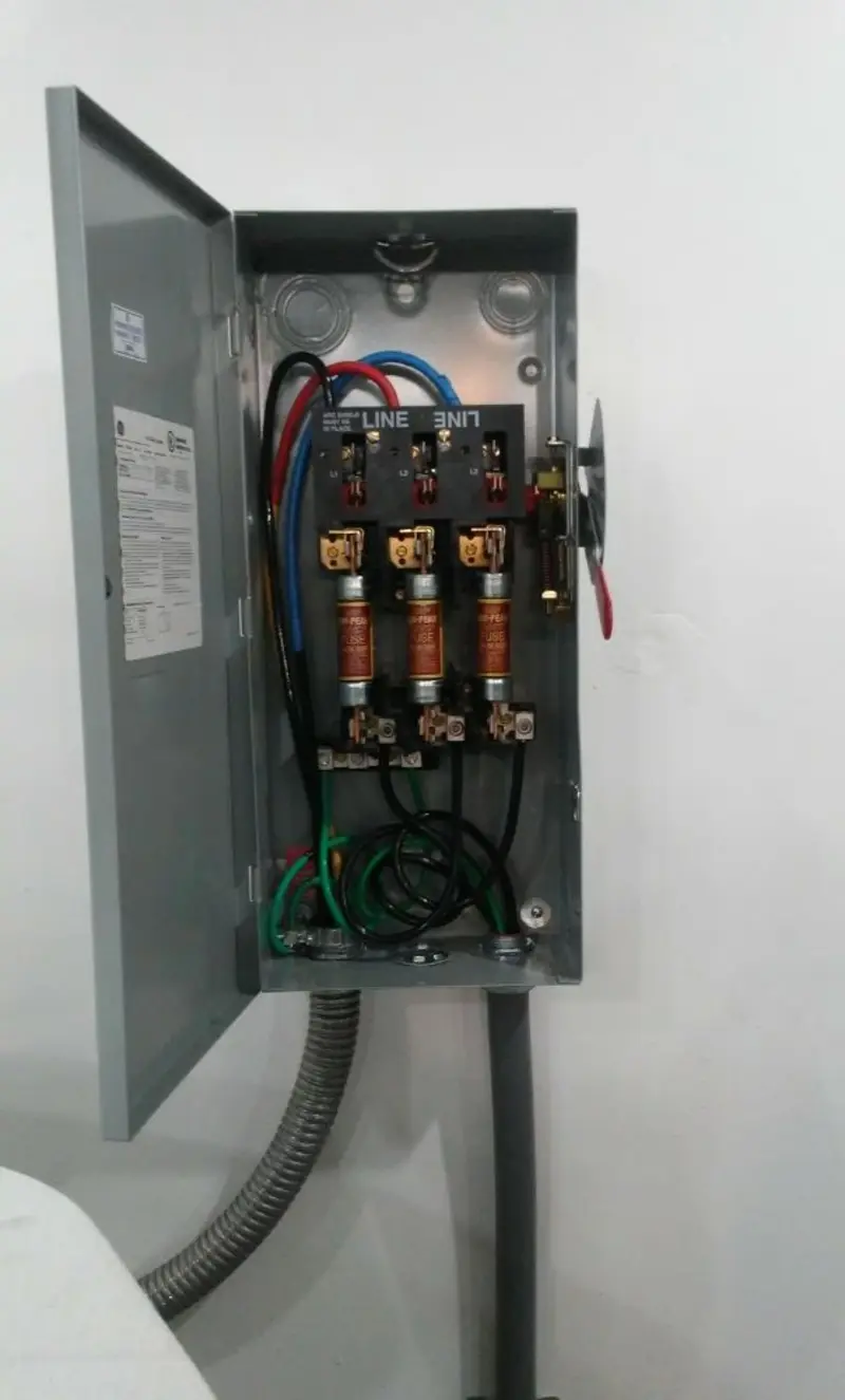 Three-phase disconnect switch installed for Smoke Detector Installation in Fair Lakes